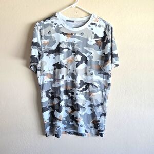 The Nike tee dri fit Army Green camo print Short Sleeve T-shirt Size Medium